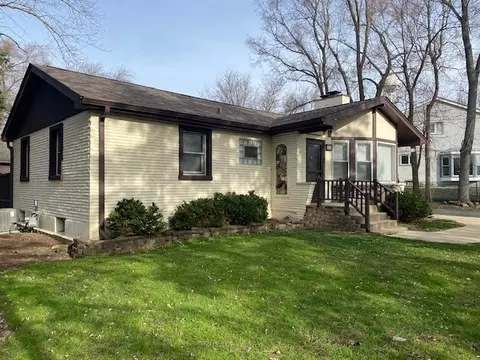 301 Central Ave, Willowbrook, IL 60527 photo 2