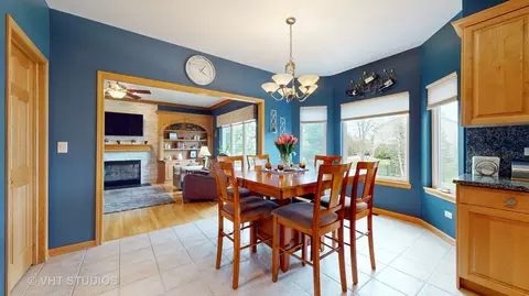 Dining - 245 Pleasant Dr, Bartlett, IL 60103 photo 4 of 5