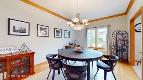 Dining - 245 Pleasant Dr, Bartlett, IL 60103 photo 3 of 5