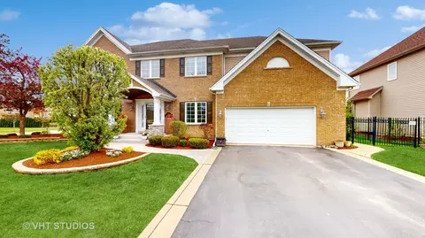 Exterior - 245 Pleasant Dr, Bartlett, IL 60103 photo 2 of 7