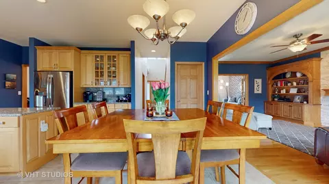 Dining - 245 Pleasant Dr, Bartlett, IL 60103 photo 5 of 5
