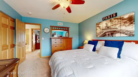 Bedroom - 245 Pleasant Dr, Bartlett, IL 60103 photo 6 of 8