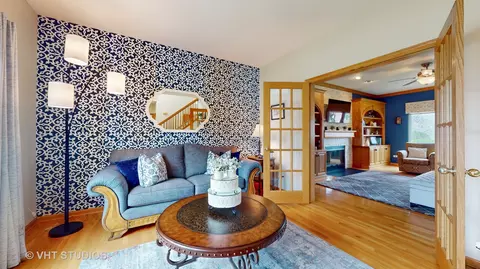 Living - 245 Pleasant Dr, Bartlett, IL 60103 photo 5 of 6