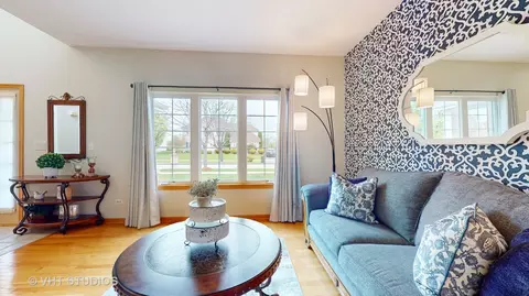 Living - 245 Pleasant Dr, Bartlett, IL 60103 photo 6 of 6