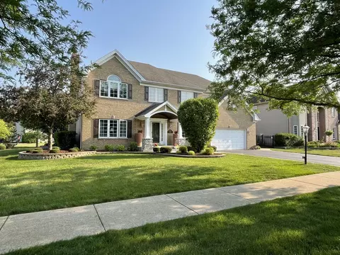 245 Pleasant Dr, Bartlett, IL 60103