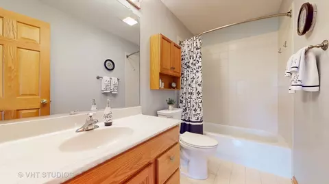 Bath - 245 Pleasant Dr, Bartlett, IL 60103 photo 7 of 7