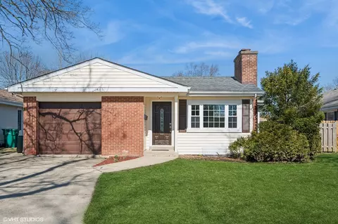 1883 Bosworth Ln, Northfield, IL 60093