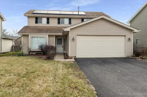 1721 Cumberland Rd, Aurora, IL 60504