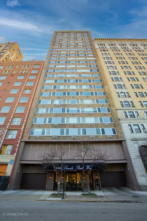 2144 N Lincoln Park West Ave #4A, Chicago, IL 60614