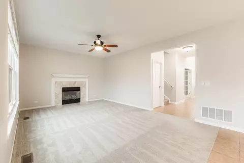 Living - 461 E Becker Pl, Sycamore, IL 60178 photo 4 of 4