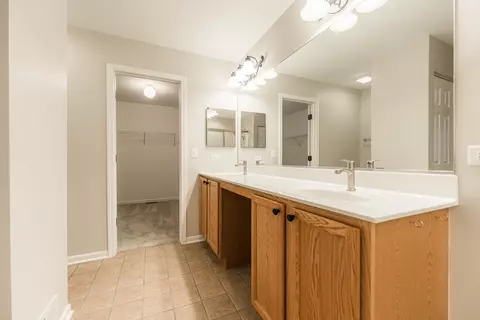 Bath - 461 E Becker Pl, Sycamore, IL 60178 photo 1 of 3