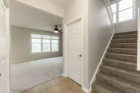 Entry Way - 461 E Becker Pl, Sycamore, IL 60178 photo 2 of 7