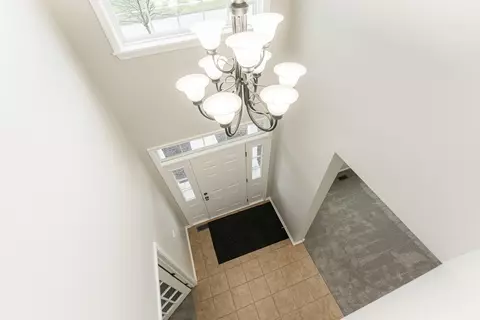 Entry Way - 461 E Becker Pl, Sycamore, IL 60178 photo 4 of 7