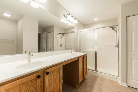Bath - 461 E Becker Pl, Sycamore, IL 60178 photo 2 of 3