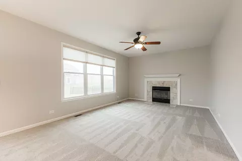 Living - 461 E Becker Pl, Sycamore, IL 60178 photo 2 of 4