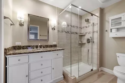 Bath - 681 Randi Ln, Hoffman Estates, IL 60169 photo 3 of 3