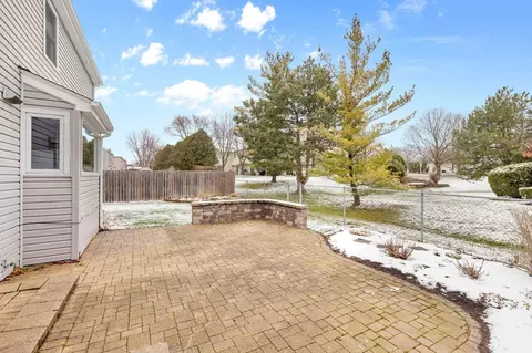 Exterior - 681 Randi Ln, Hoffman Estates, IL 60169 photo 5 of 6
