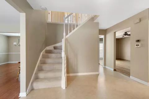 Entry Way - 681 Randi Ln, Hoffman Estates, IL 60169 photo 1 of 2