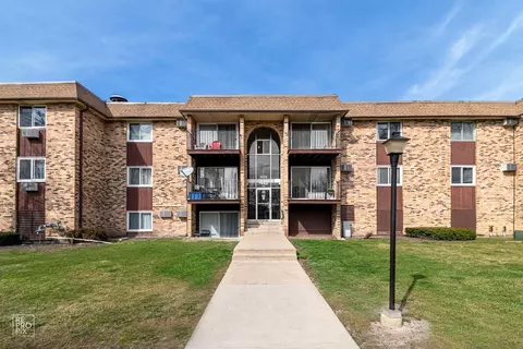 1025 Higgins Quarter Dr #210, Hoffman Estates, IL 60169