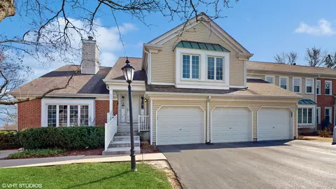 637 Thistle Ln #B, Prospect Heights, IL 60070