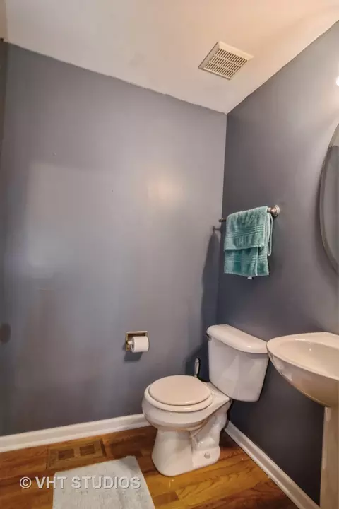 Bath - 1108 Horizon Dr, Bartlett, IL 60103 photo 2 of 3