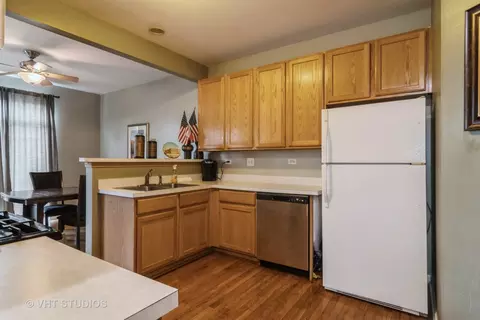Kitchen - 1108 Horizon Dr, Bartlett, IL 60103 photo 2 of 2