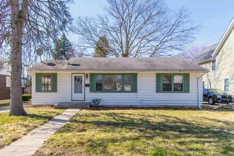 22 Westend Ave, Westmont, IL 60559