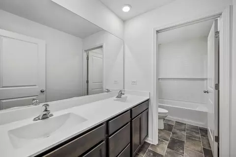 Bath - 6701 Daly Ln, Plainfield, IL 60586 photo 1 of 6