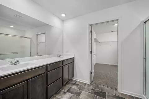 Bath - 6701 Daly Ln, Plainfield, IL 60586 photo 2 of 6