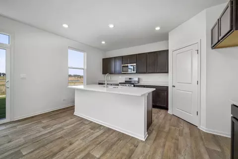 Kitchen - 6701 Daly Ln, Plainfield, IL 60586 photo 2 of 6