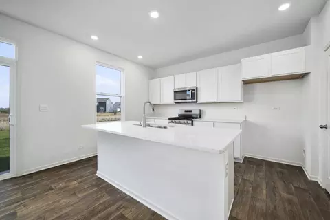 Kitchen - 6703 Daly Ln, Plainfield, IL 60586 photo 7 of 8