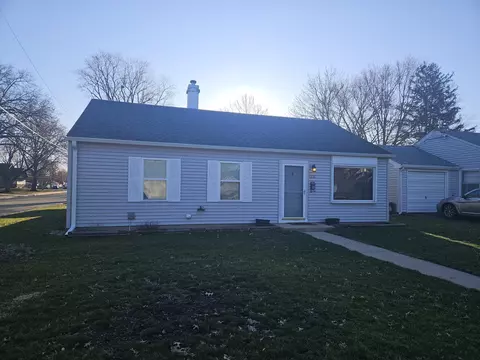 1316 Waters Ct, Sterling, IL 61081