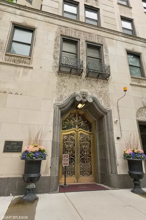 2000 N Lincoln Park West St #1011, Chicago, IL 60614