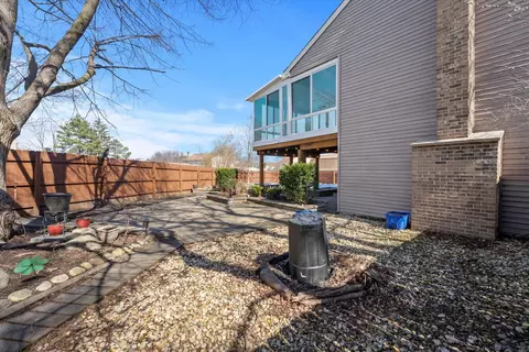 Exterior - 824 W Appletree Ln, Bartlett, IL 60103 photo 8 of 12