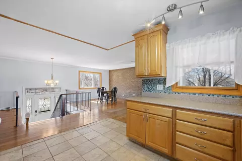 Entry Way - 824 W Appletree Ln, Bartlett, IL 60103 photo 1 of 4