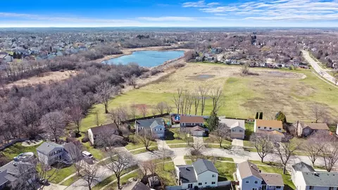 View/Area - 824 W Appletree Ln, Bartlett, IL 60103 photo 1 of 5