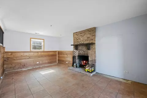 Other - 824 W Appletree Ln, Bartlett, IL 60103 photo 8 of 16