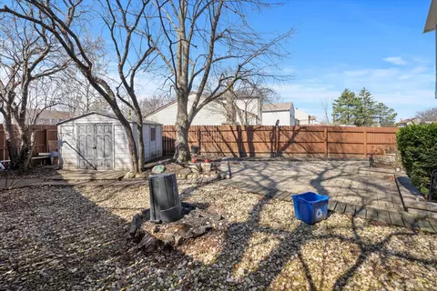 Exterior - 824 W Appletree Ln, Bartlett, IL 60103 photo 7 of 12
