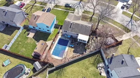 View/Area - 824 W Appletree Ln, Bartlett, IL 60103 photo 3 of 5