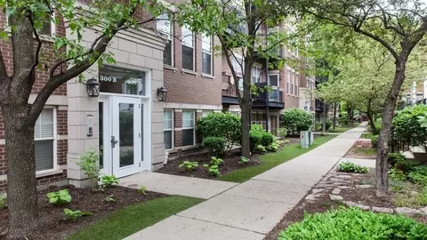 300 W Scott St #603, Chicago, IL 60610