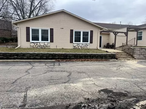 612 Woodbridge Ln #1, Freeport, IL 61032