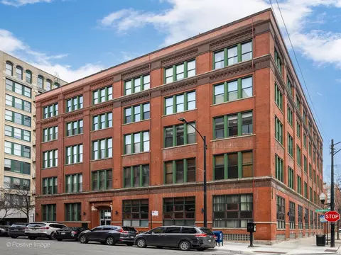 331 S Peoria St #407, Chicago, IL 60607