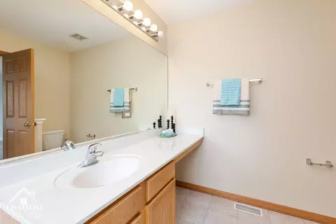 470 Vaughn Cir, Aurora, IL 60502 photo 18