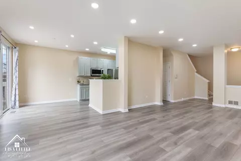 470 Vaughn Cir, Aurora, IL 60502 photo 4