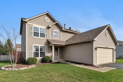 800 Grant Dr, Minooka, IL 60447