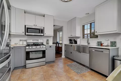 Kitchen - 800 Grant Dr, Minooka, IL 60447 photo 2 of 4