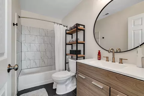 Bath - 800 Grant Dr, Minooka, IL 60447 photo 4 of 4