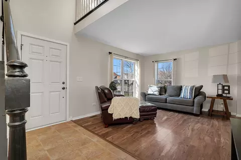 Entry Way - 800 Grant Dr, Minooka, IL 60447 photo 2 of 5