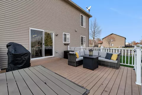 Exterior - 800 Grant Dr, Minooka, IL 60447 photo 6 of 8