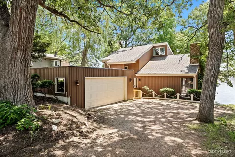 301 Holiday Dr, Somonauk, IL 60552